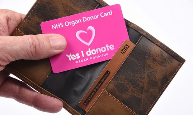(NHS Organ Donation所發行的同意器官捐贈卡。圖取自the guardian)